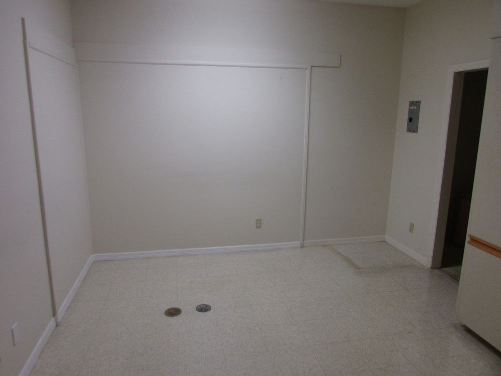 GREAT BUILDING TO BUY OR LEASE!: 1991 Hyde Park St, Sarasota, FL 34239